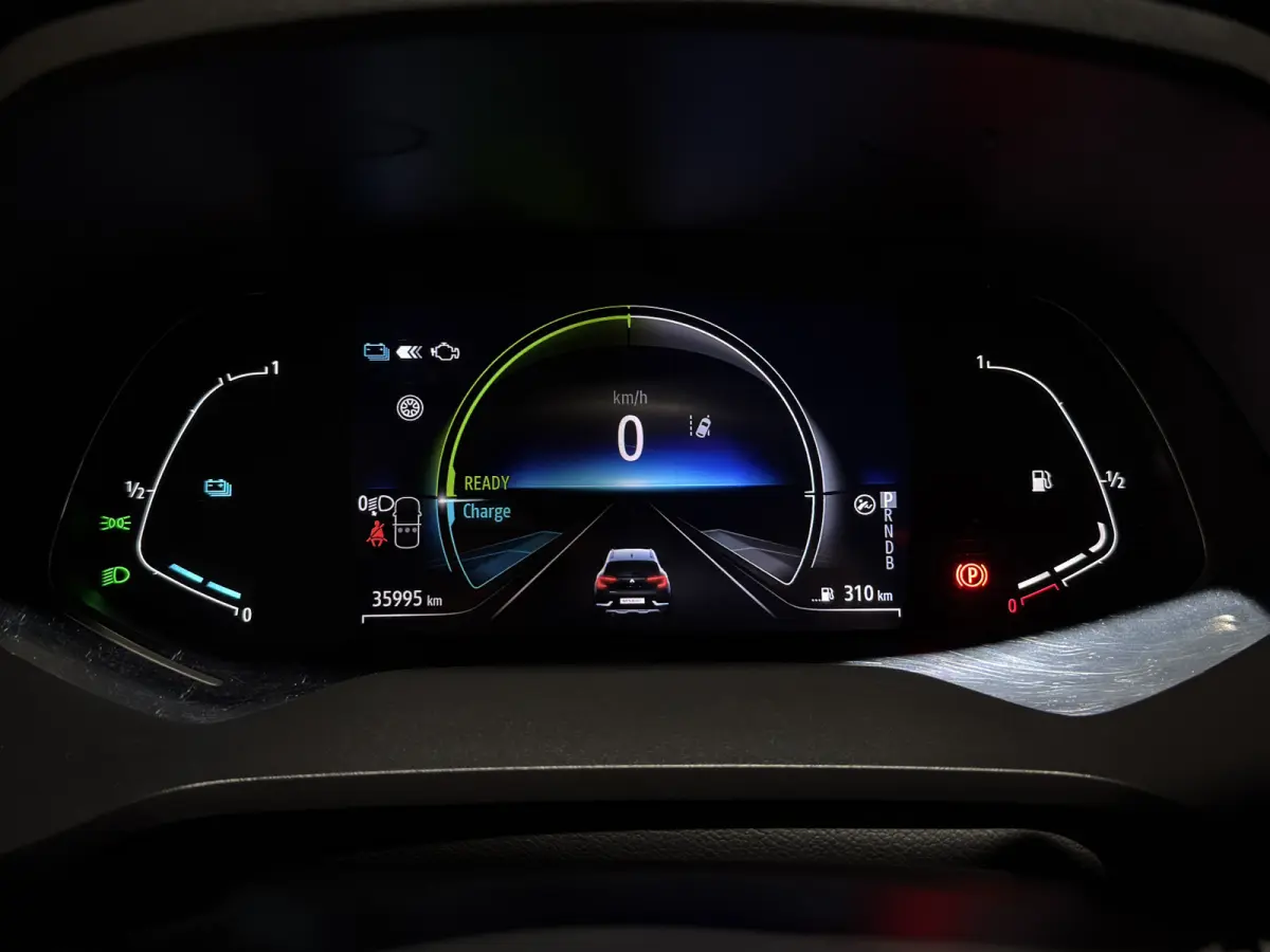 1.6 E-Tech Hybrid 145 Intens | Keyless | Apple CarPlay - Android Auto | LMV 17"