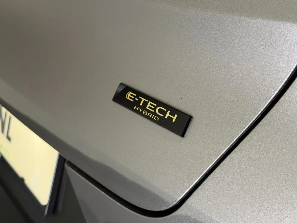 1.6 E-Tech Hybrid 145 Intens | Keyless | Apple CarPlay - Android Auto | LMV 17"