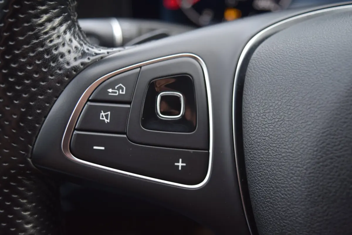 200 d | Automaat | Leder | APK 6-2027
