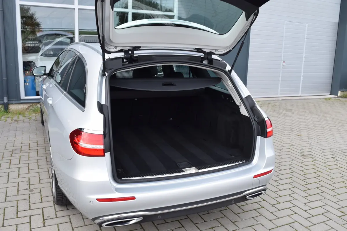 200 d | Automaat | Leder | APK 6-2027