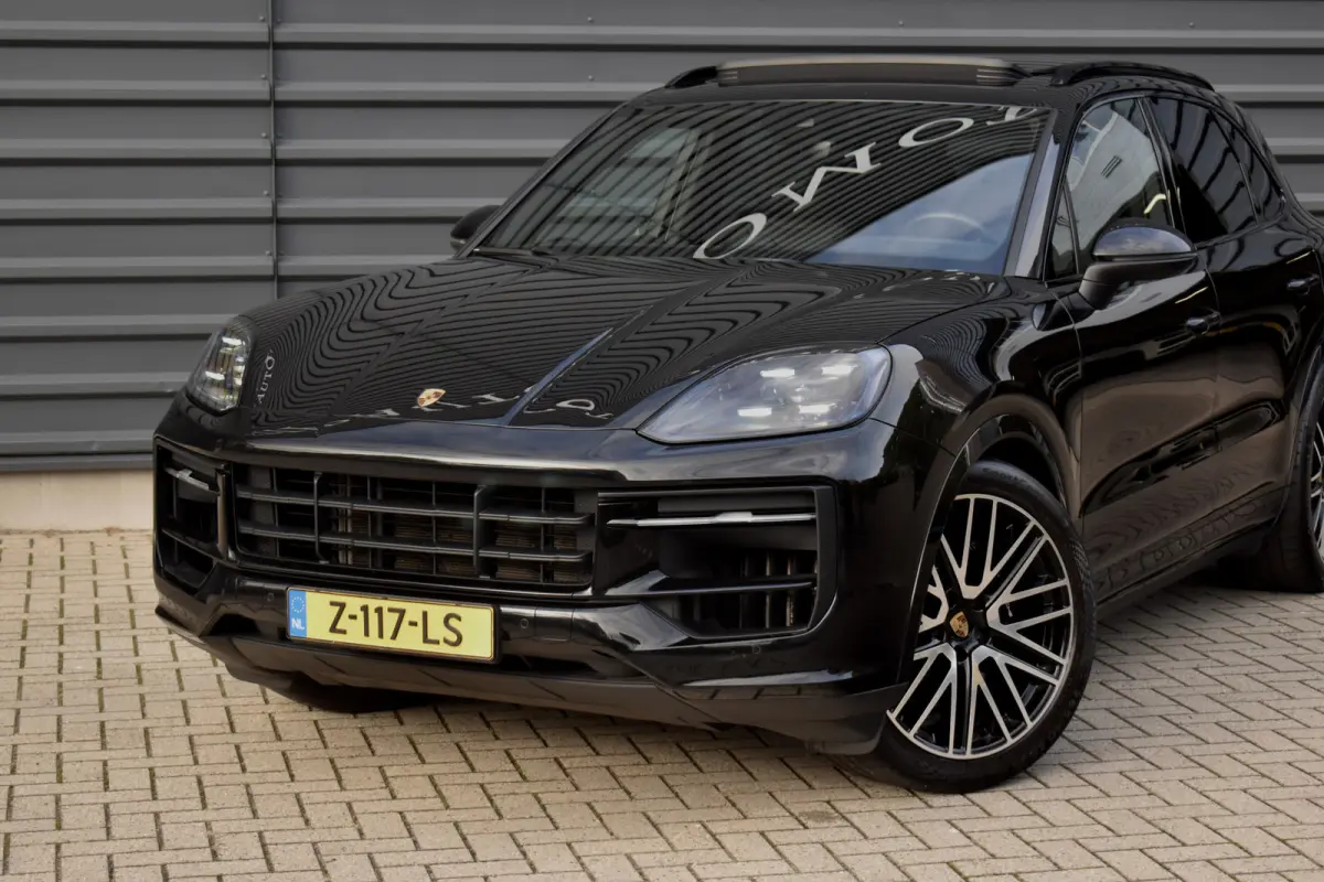 3.0 E-Hybrid SportDesign | Panorama | 22'' Wielen | Trekhaak | Sfeerverlichting | Luchtvering | Orig. NL |