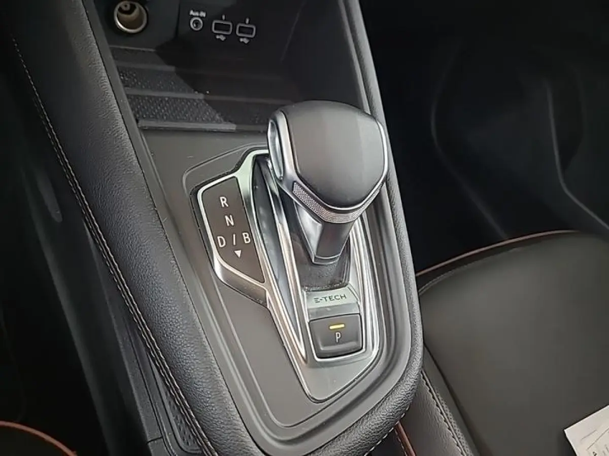 1.6 E-TECH PHEV 160 ICONIC I TREKHAAK I SCHUIF/KANTELDAK I LEDEREN BEKLEDING I STUUR/STOELVERWARMING