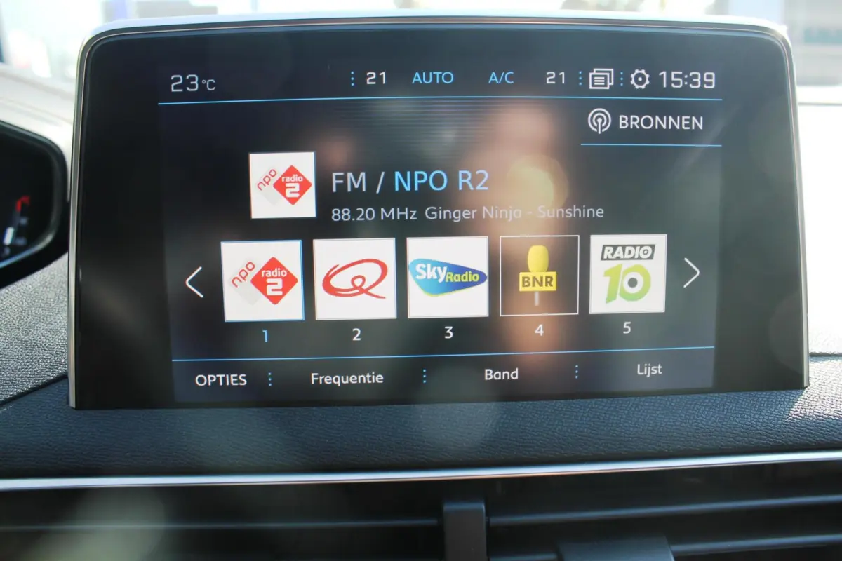 1.2 PureTech GT Line | Automaat | Trekhaak | Camera | Navi | Carplay