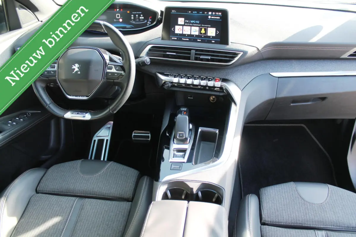 1.2 PureTech GT Line | Automaat | Trekhaak | Camera | Navi | Carplay