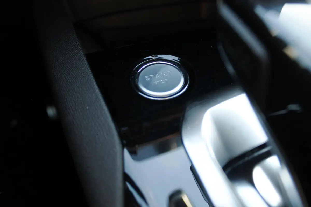 1.2 PureTech GT Line | Automaat | Trekhaak | Camera | Navi | Carplay