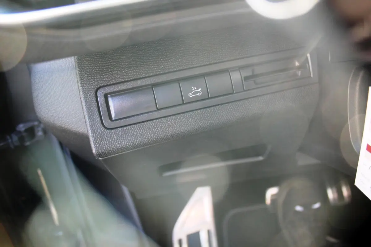 1.2 PureTech GT Line | Automaat | Trekhaak | Camera | Navi | Carplay