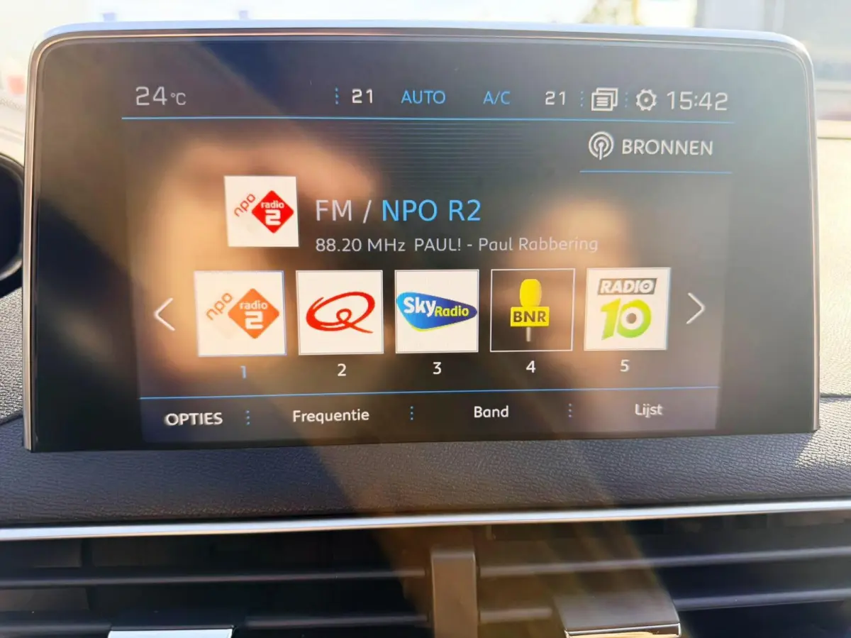 1.2 PureTech GT Line | Automaat | Trekhaak | Camera | Navi | Carplay
