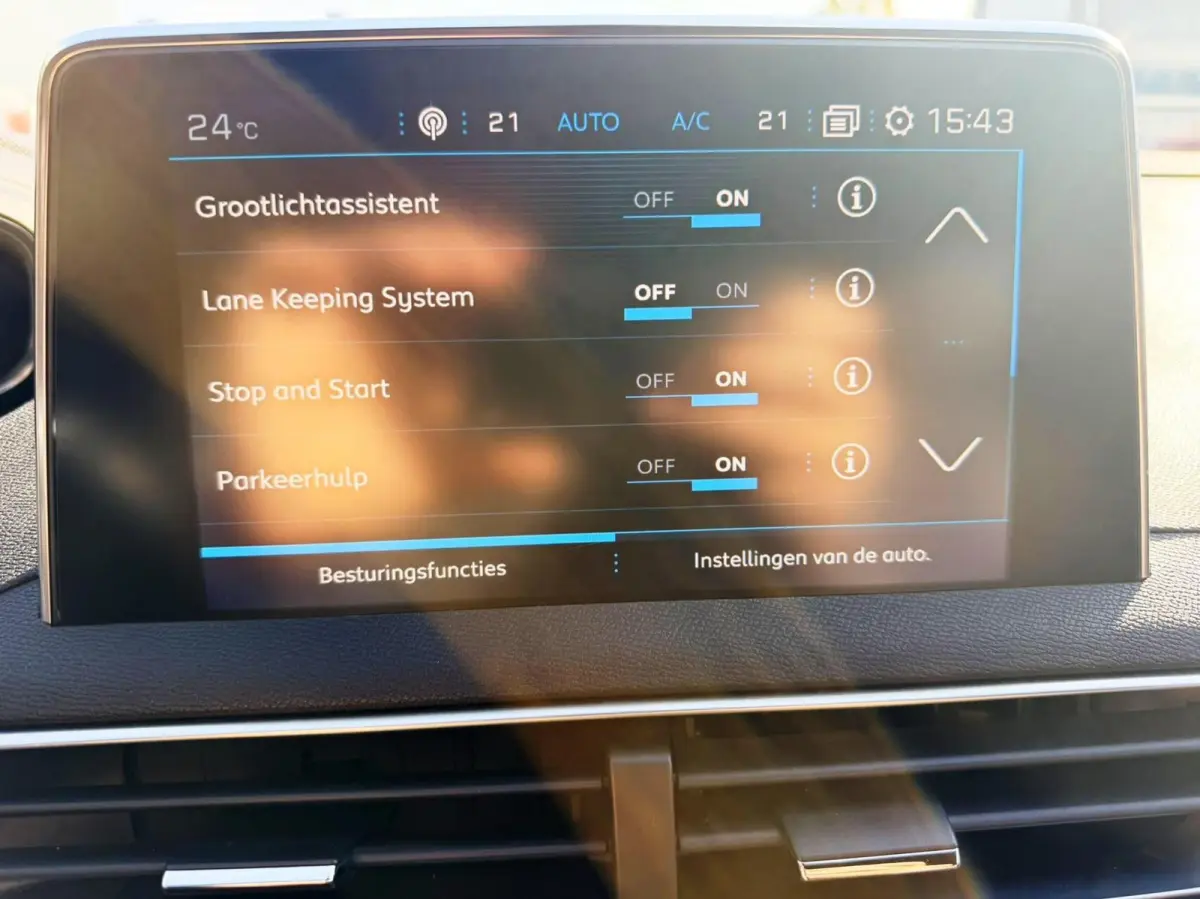 1.2 PureTech GT Line | Automaat | Trekhaak | Camera | Navi | Carplay
