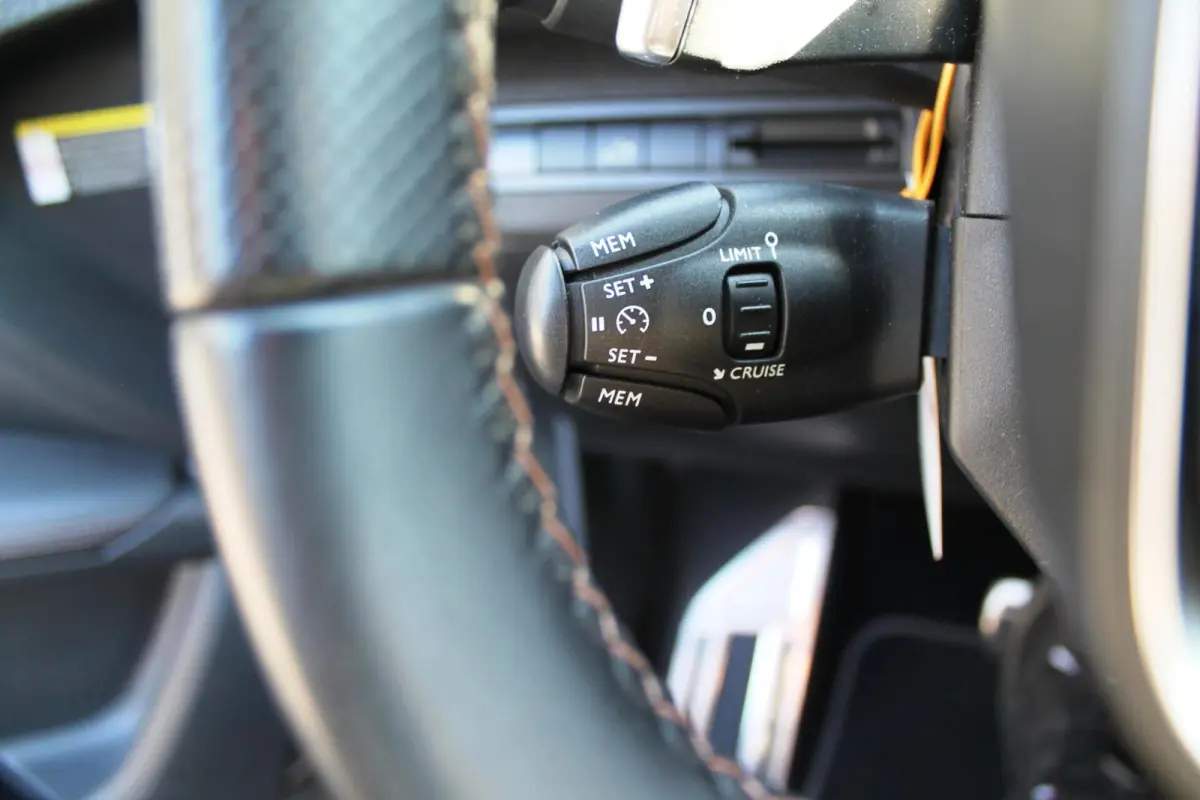 1.2 PureTech GT Line | Automaat | Trekhaak | Camera | Navi | Carplay