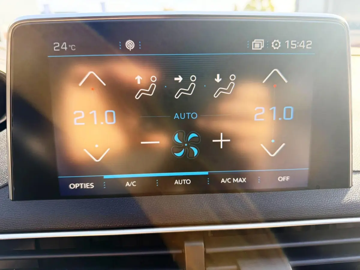 1.2 PureTech GT Line | Automaat | Trekhaak | Camera | Navi | Carplay