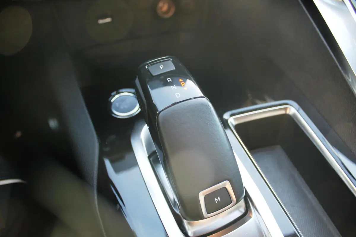 1.2 PureTech GT Line | Automaat | Trekhaak | Camera | Navi | Carplay