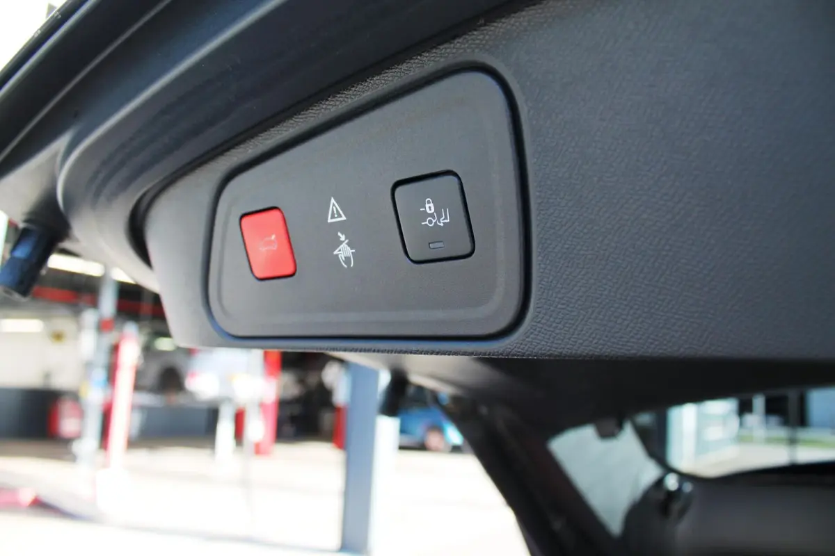 1.2 PureTech GT Line | Automaat | Trekhaak | Camera | Navi | Carplay