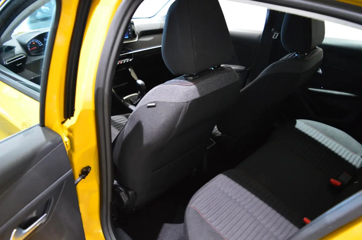1.2 PureTech Active Pack HANDGESCHAKELD - AIRCO - APPLECARPLAY/ ANDROID AUTO