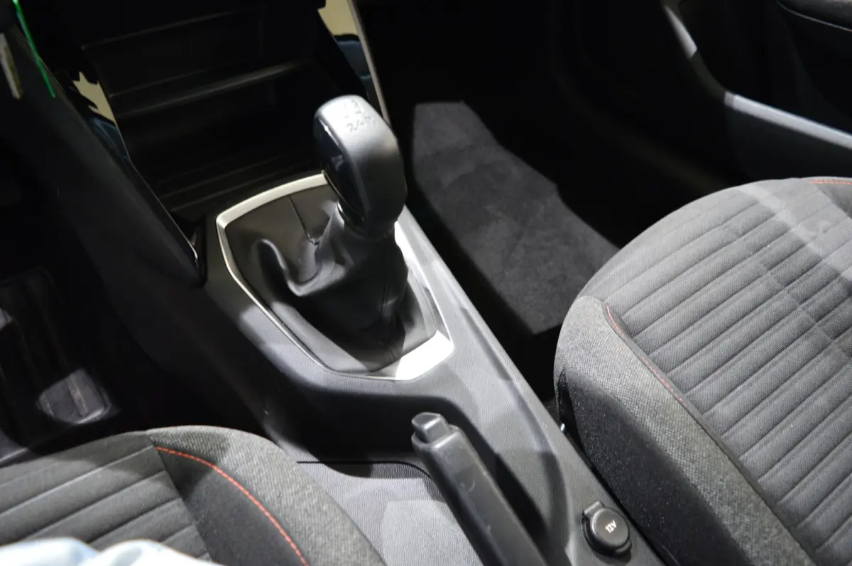 1.2 PureTech Active Pack HANDGESCHAKELD - AIRCO - APPLECARPLAY/ ANDROID AUTO