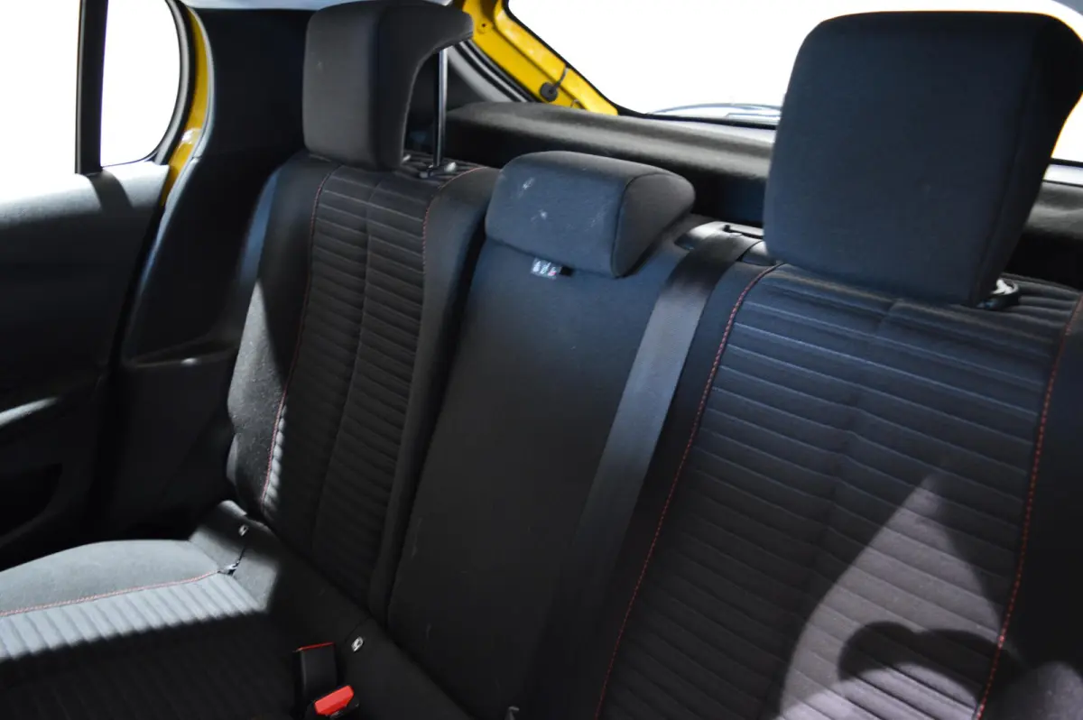 1.2 PureTech Active Pack HANDGESCHAKELD - AIRCO - APPLECARPLAY/ ANDROID AUTO