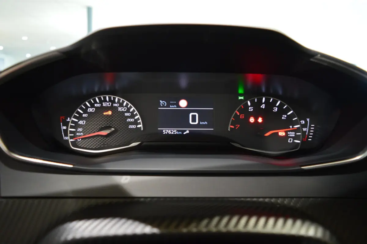 1.2 PureTech Active Pack HANDGESCHAKELD - AIRCO - APPLECARPLAY/ ANDROID AUTO