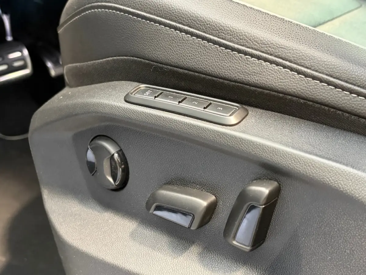 1.5 TSI 2x R-Line Pano ACC IQ.Light V-Cockpit Leder Memory Camera E.klep