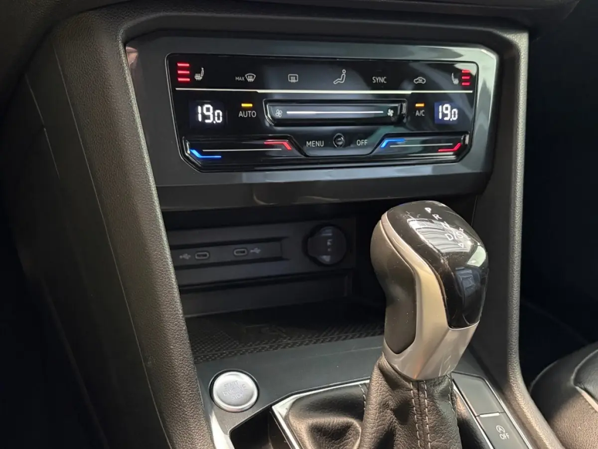 1.5 TSI 2x R-Line Pano ACC IQ.Light V-Cockpit Leder Memory Camera E.klep