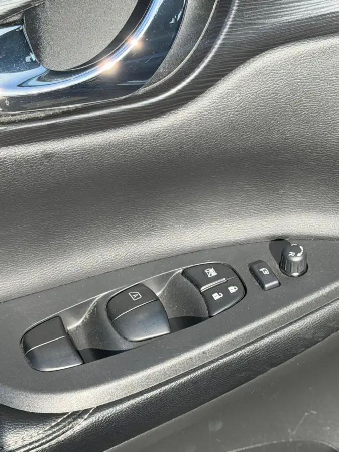 1.2 DIG-T Acenta/NAVI/CAMERA/KEYLESS/TREKH/NAP