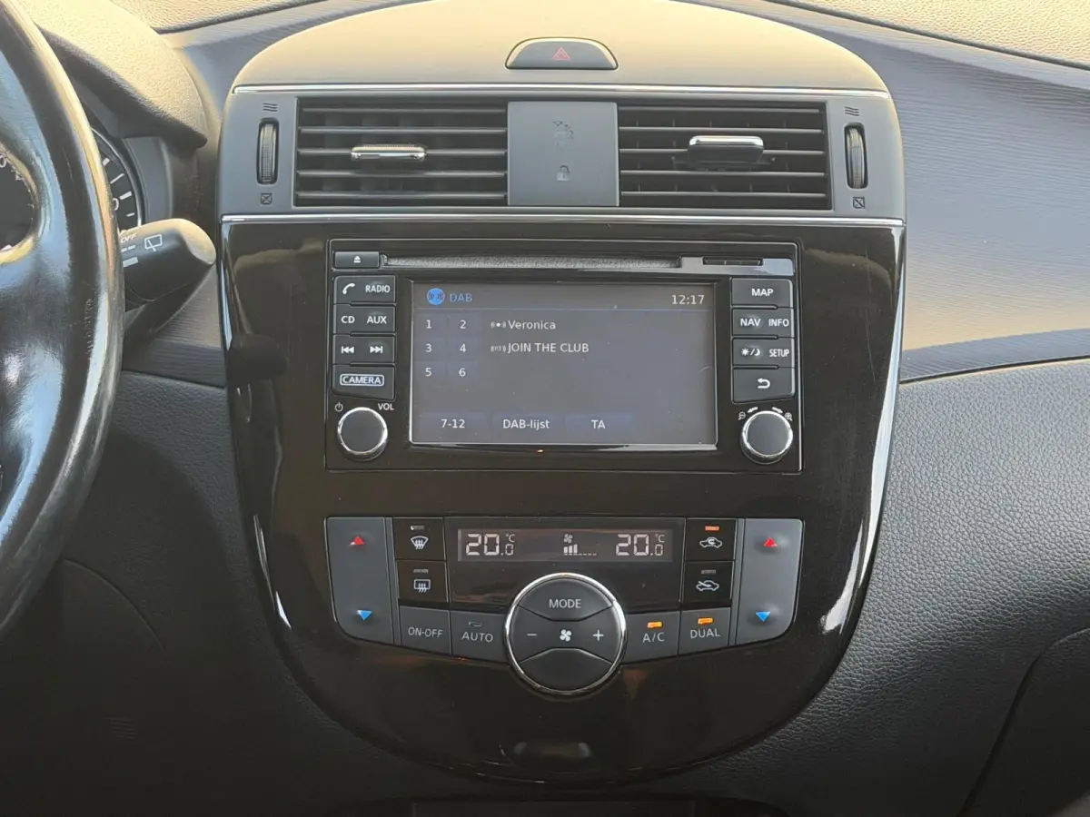 1.2 DIG-T Acenta/NAVI/CAMERA/KEYLESS/TREKH/NAP
