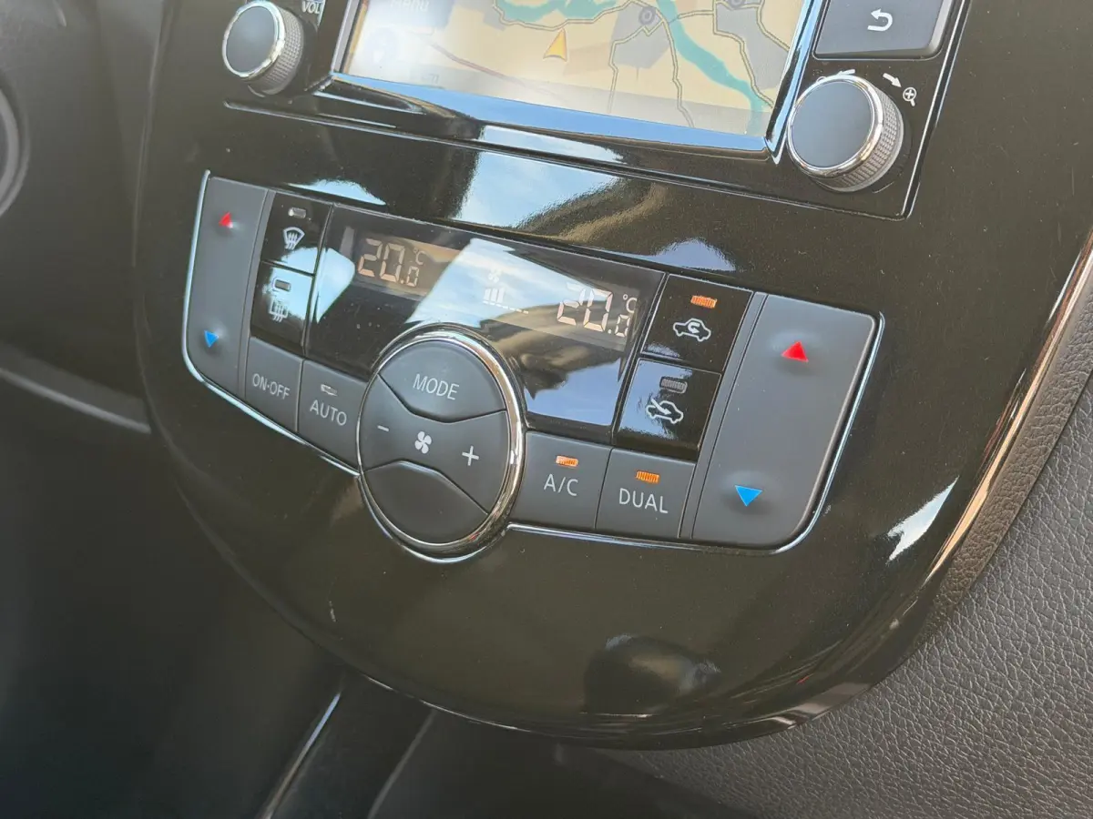 1.2 DIG-T Acenta/NAVI/CAMERA/KEYLESS/TREKH/NAP