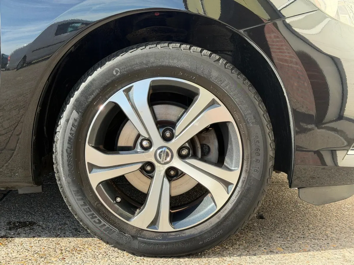 1.2 DIG-T Acenta/NAVI/CAMERA/KEYLESS/TREKH/NAP