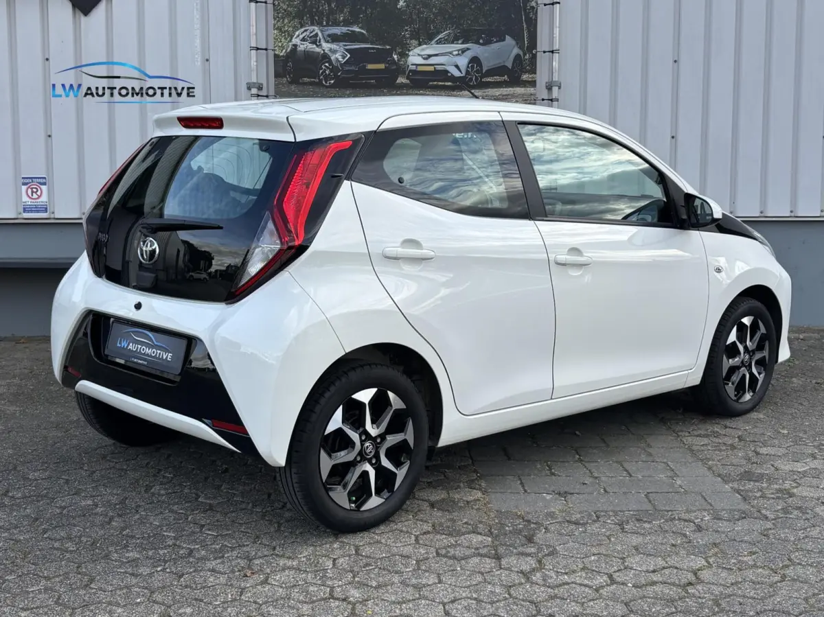 1.0 VVT-i x-cite | Camera | Carplay | 15 inch velgen