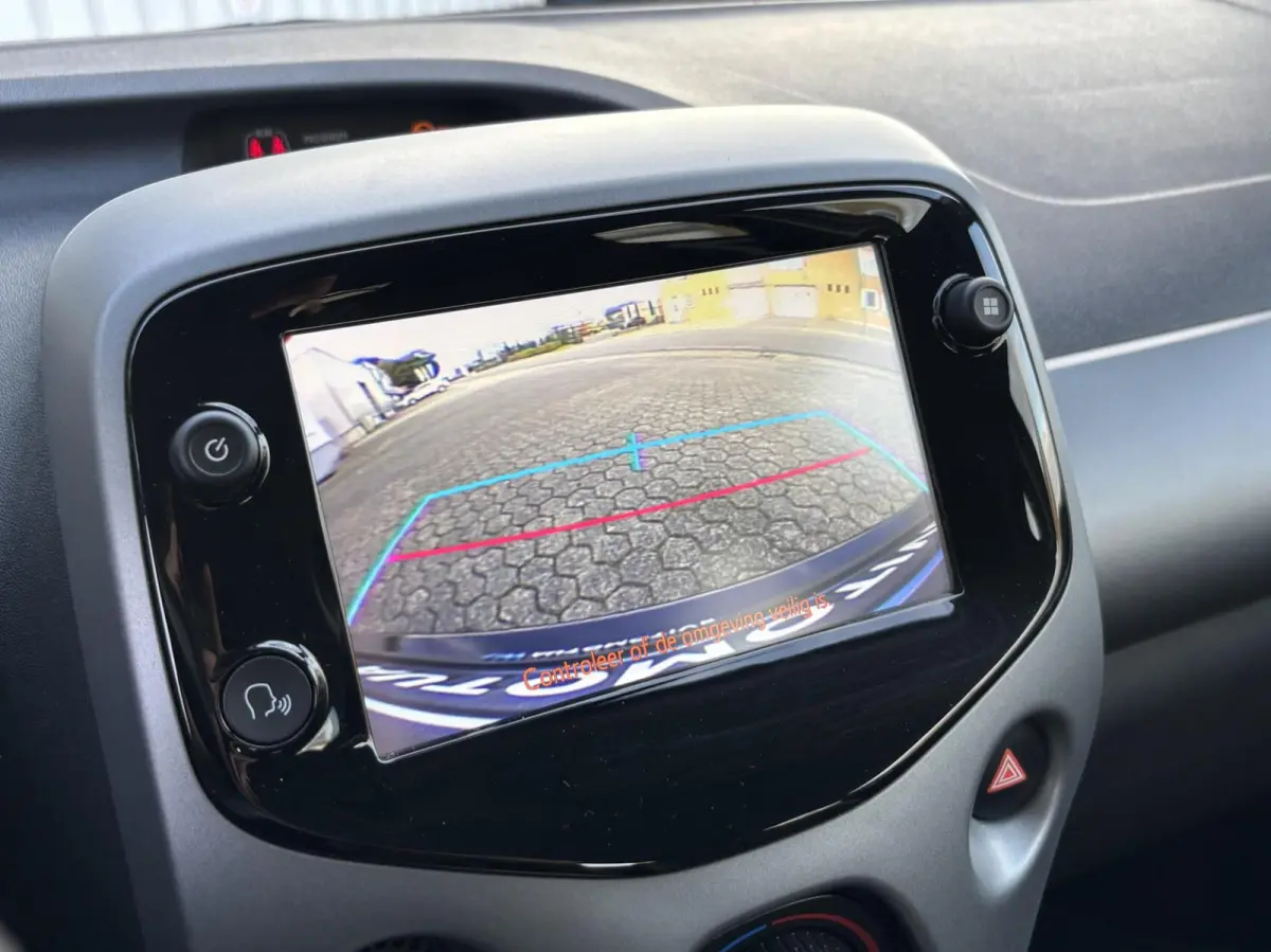 1.0 VVT-i x-cite | Camera | Carplay | 15 inch velgen