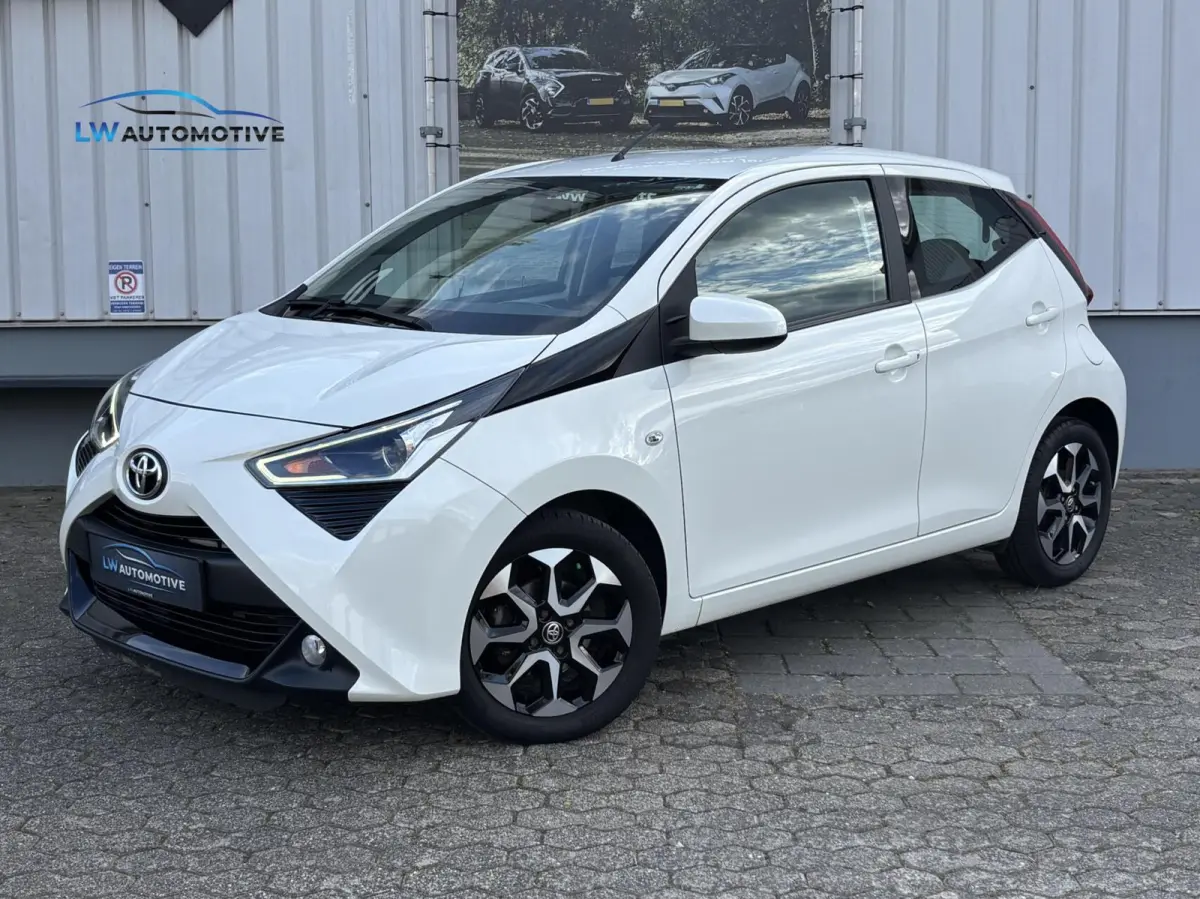 1.0 VVT-i x-cite | Camera | Carplay | 15 inch velgen