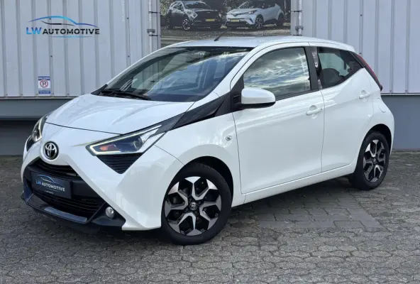 1.0 VVT-i x-cite | Camera | Carplay | 15 inch velgen