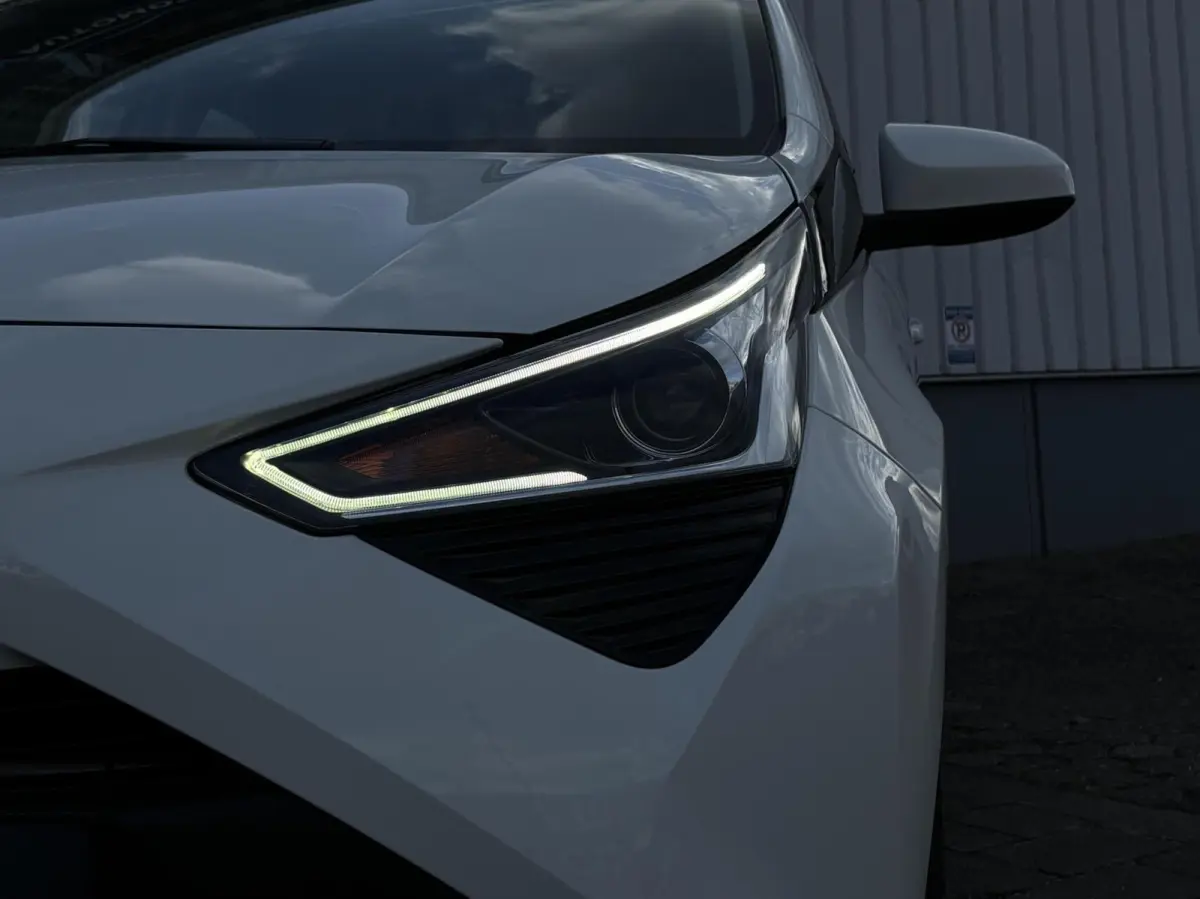 1.0 VVT-i x-cite | Camera | Carplay | 15 inch velgen