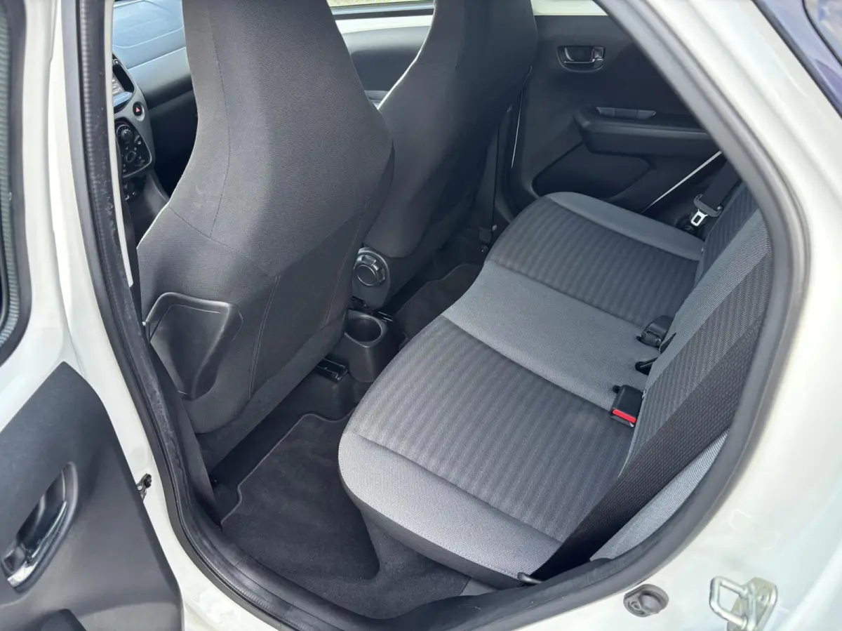 1.0 VVT-i x-cite | Camera | Carplay | 15 inch velgen