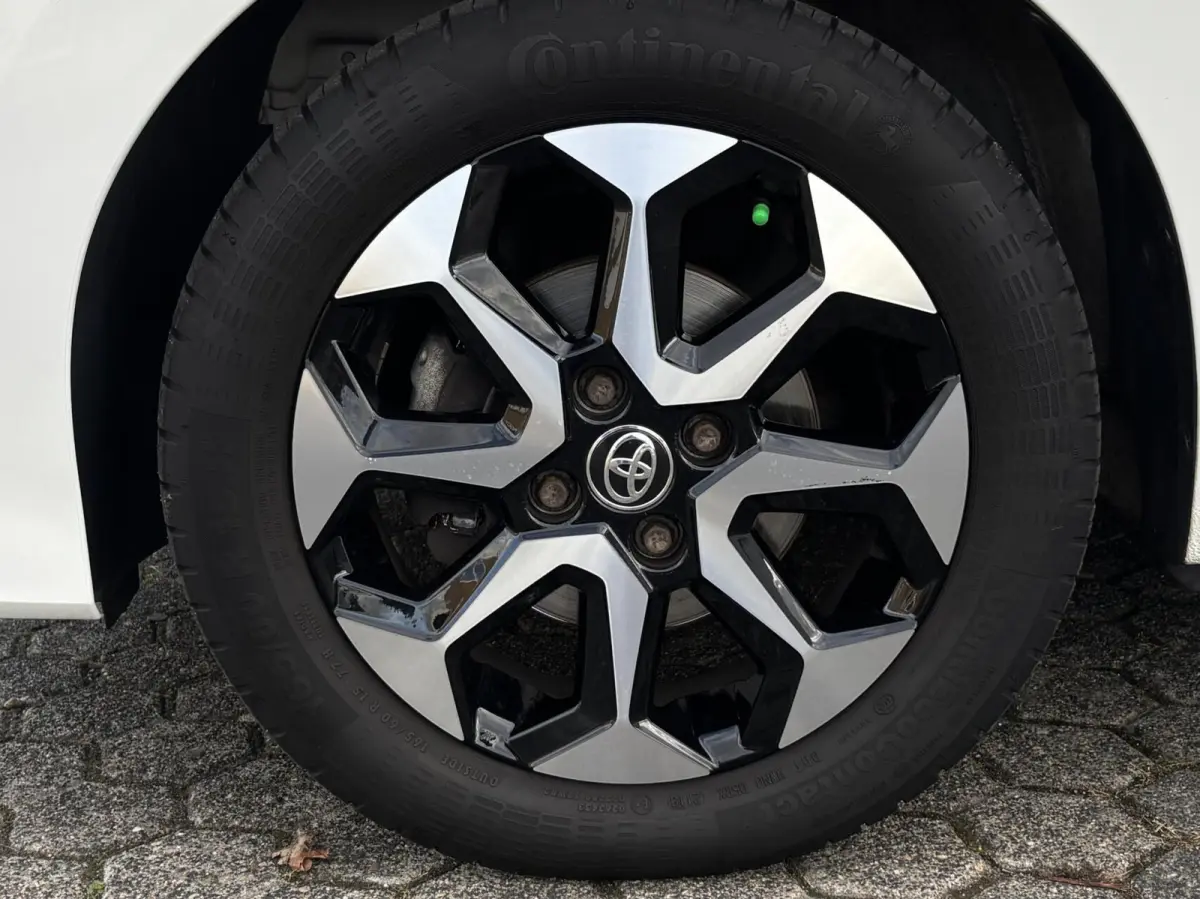 1.0 VVT-i x-cite | Camera | Carplay | 15 inch velgen