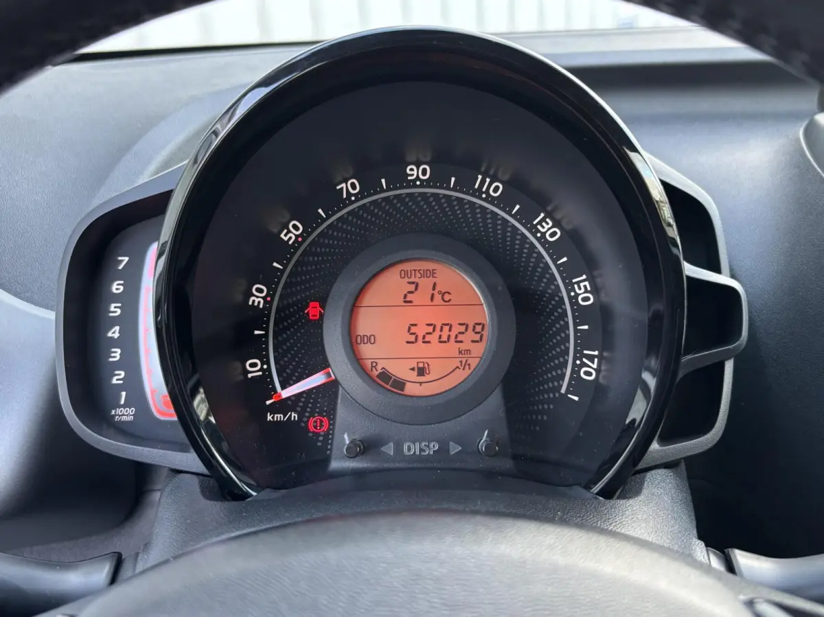 1.0 VVT-i x-cite | Camera | Carplay | 15 inch velgen