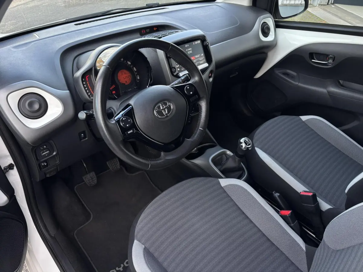 1.0 VVT-i x-cite | Camera | Carplay | 15 inch velgen