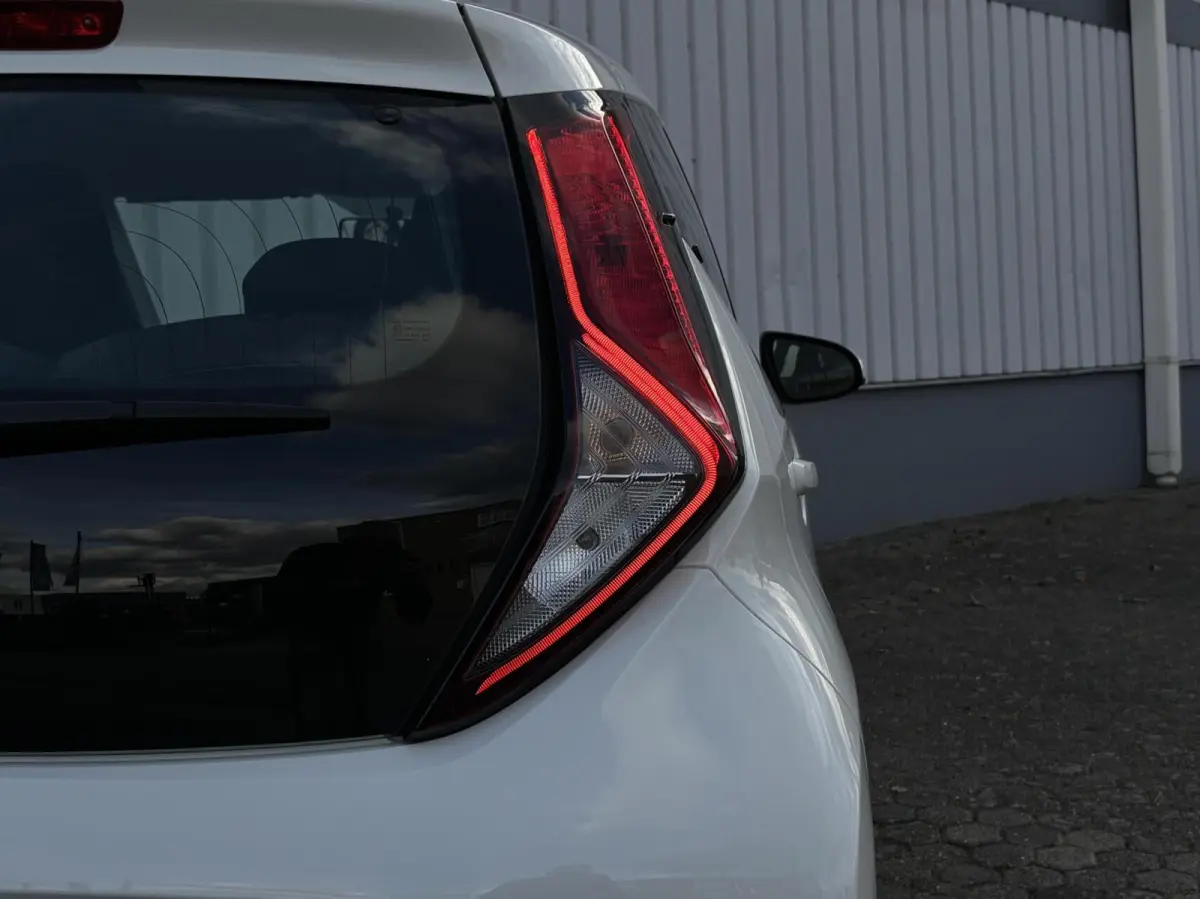 1.0 VVT-i x-cite | Camera | Carplay | 15 inch velgen