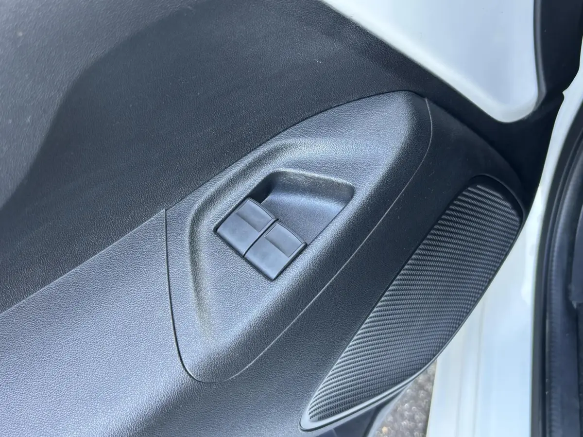 1.0 VVT-i x-cite | Camera | Carplay | 15 inch velgen