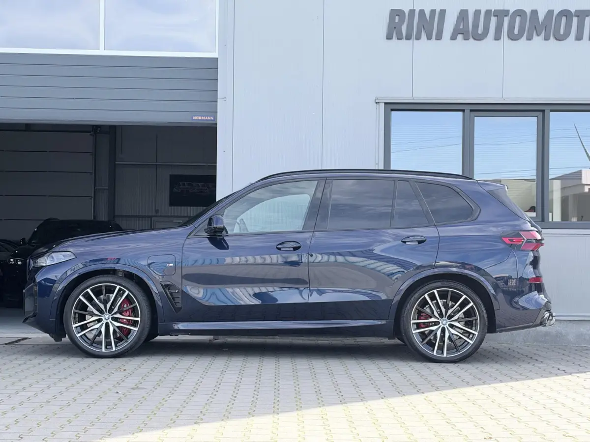 xDrive50e M sport Pro | 490 PK | Trekhaak | Pano | M Stoelen | Individual Tansanitblau metallic | Long Range