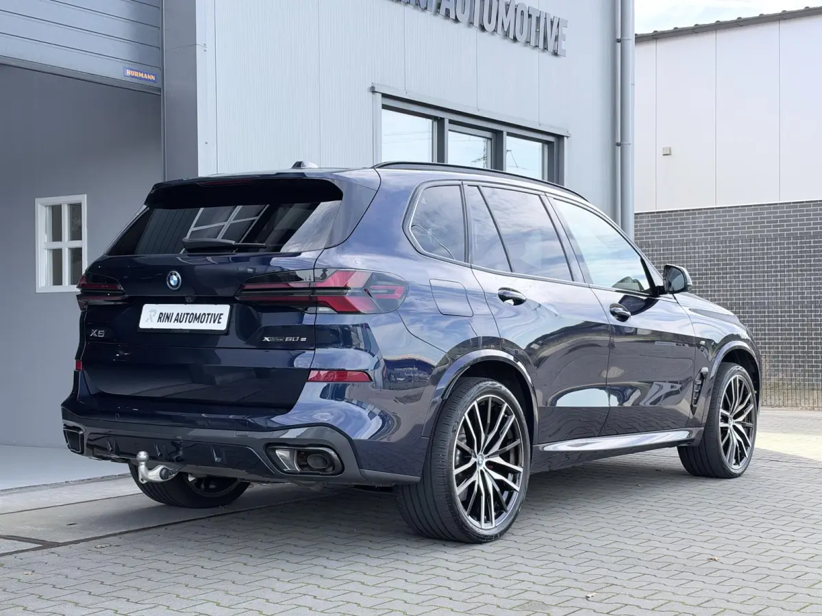 xDrive50e M sport Pro | 490 PK | Trekhaak | Pano | M Stoelen | Individual Tansanitblau metallic | Long Range