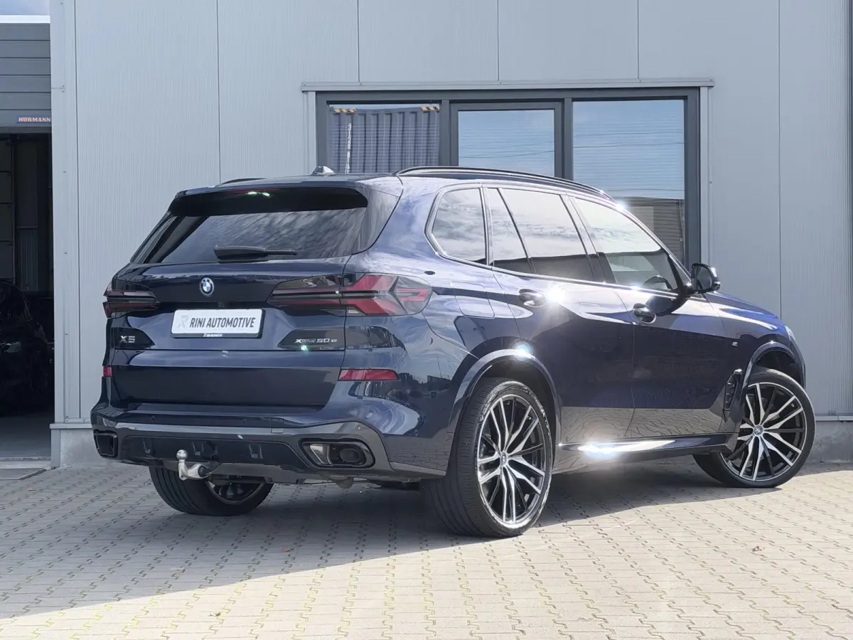 xDrive50e M sport Pro | 490 PK | Trekhaak | Pano | M Stoelen | Individual Tansanitblau metallic | Long Range