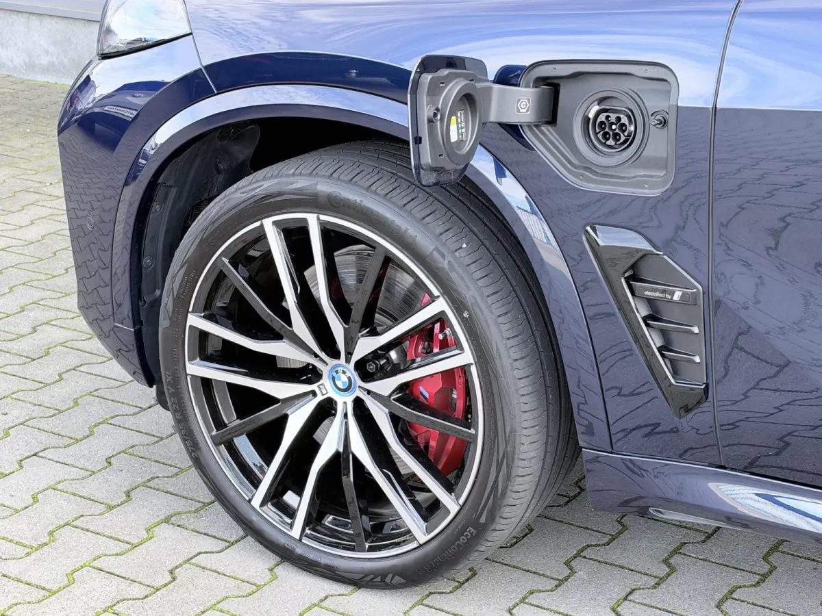 xDrive50e M sport Pro | 490 PK | Trekhaak | Pano | M Stoelen | Individual Tansanitblau metallic | Long Range
