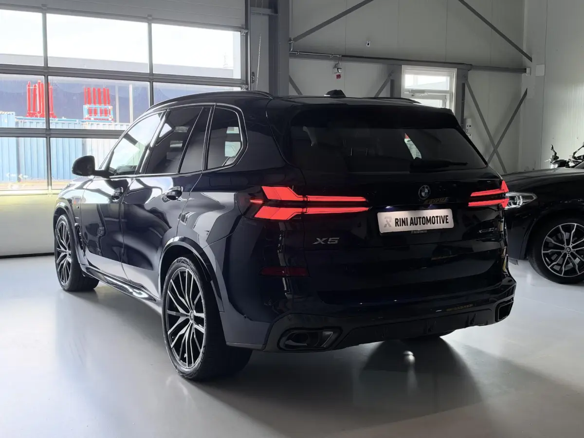 xDrive50e M sport Pro | 490 PK | Trekhaak | Pano | M Stoelen | Individual Tansanitblau metallic | Long Range