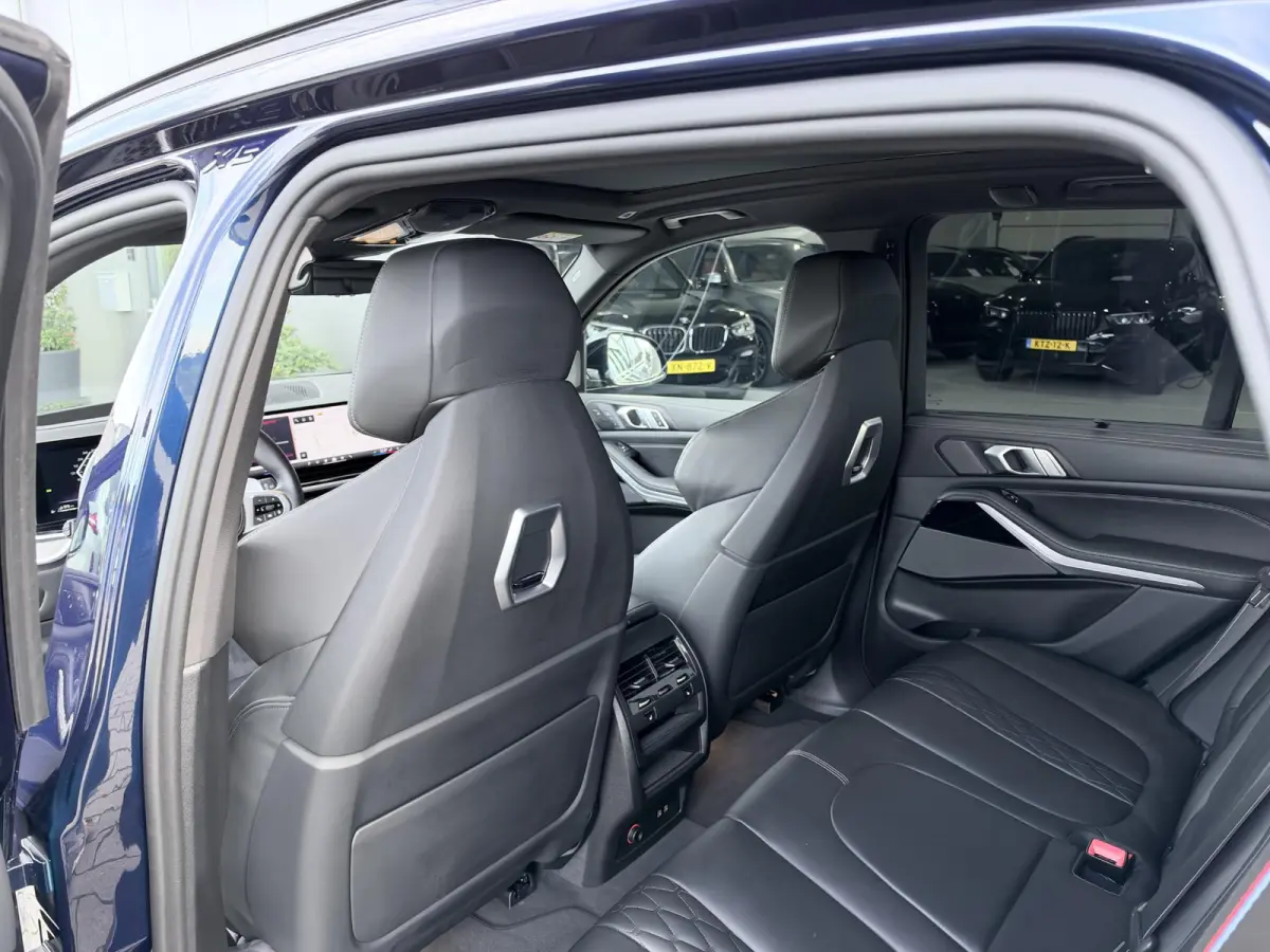 xDrive50e M sport Pro | 490 PK | Trekhaak | Pano | M Stoelen | Individual Tansanitblau metallic | Long Range