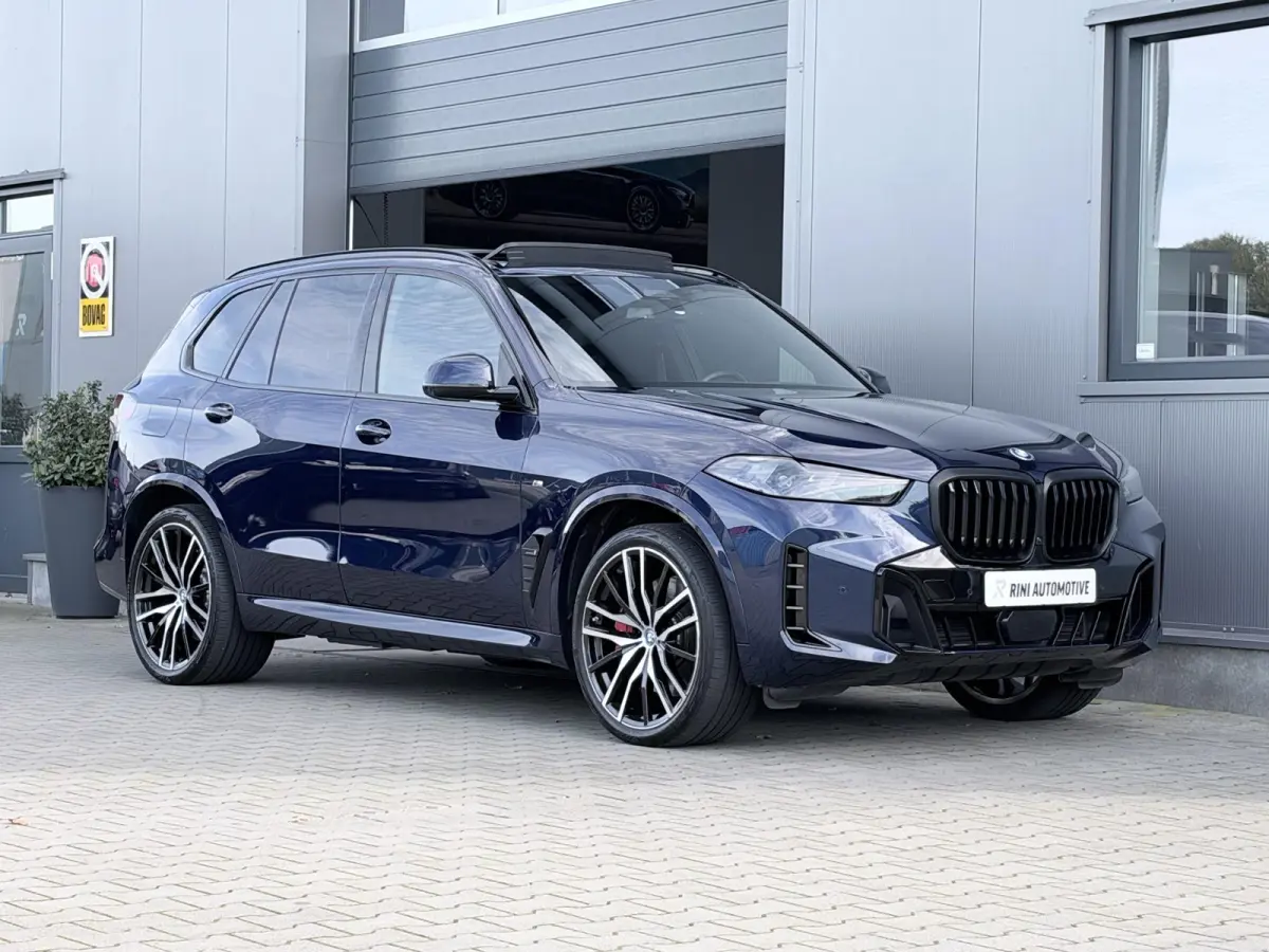 xDrive50e M sport Pro | 490 PK | Trekhaak | Pano | M Stoelen | Individual Tansanitblau metallic | Long Range