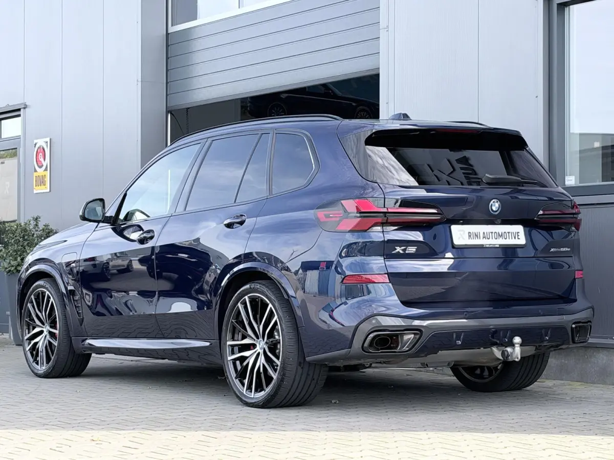 xDrive50e M sport Pro | 490 PK | Trekhaak | Pano | M Stoelen | Individual Tansanitblau metallic | Long Range