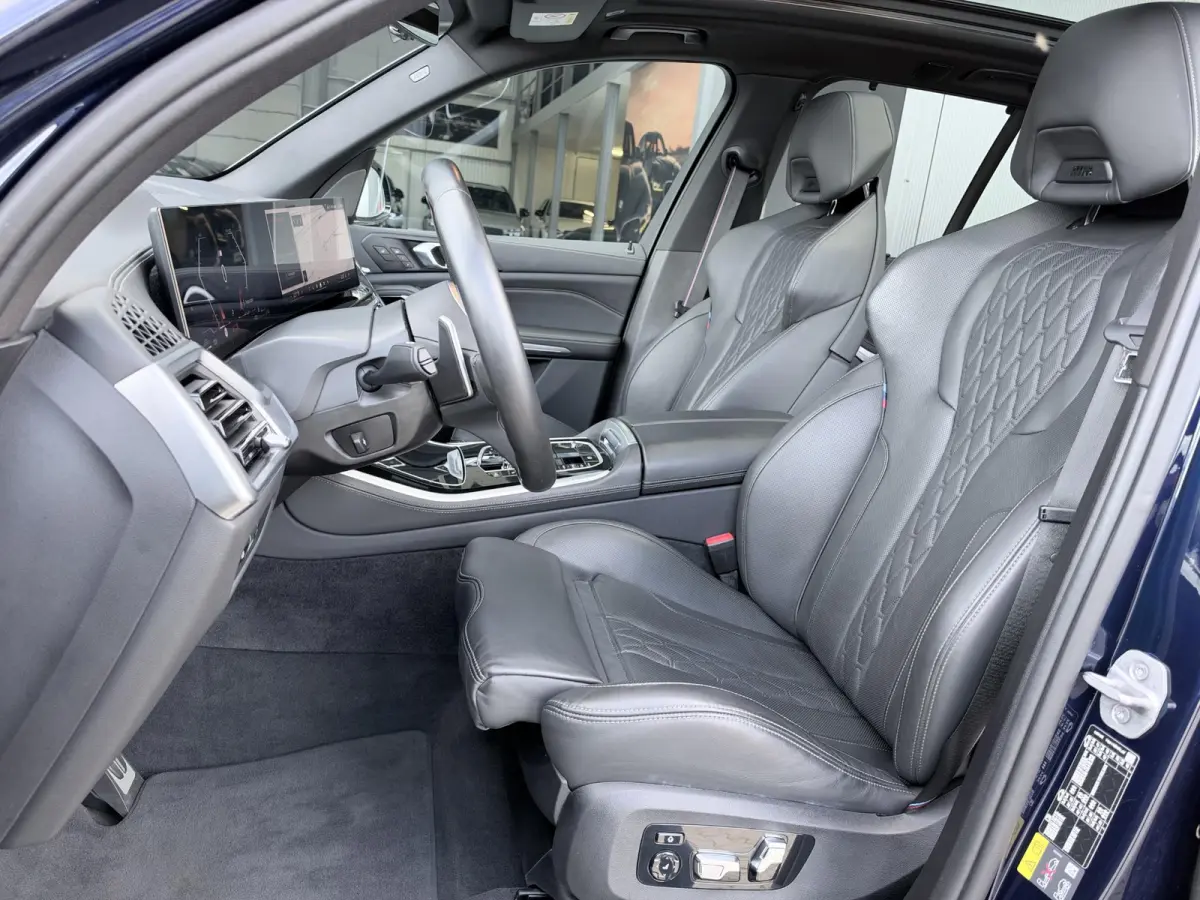 xDrive50e M sport Pro | 490 PK | Trekhaak | Pano | M Stoelen | Individual Tansanitblau metallic | Long Range