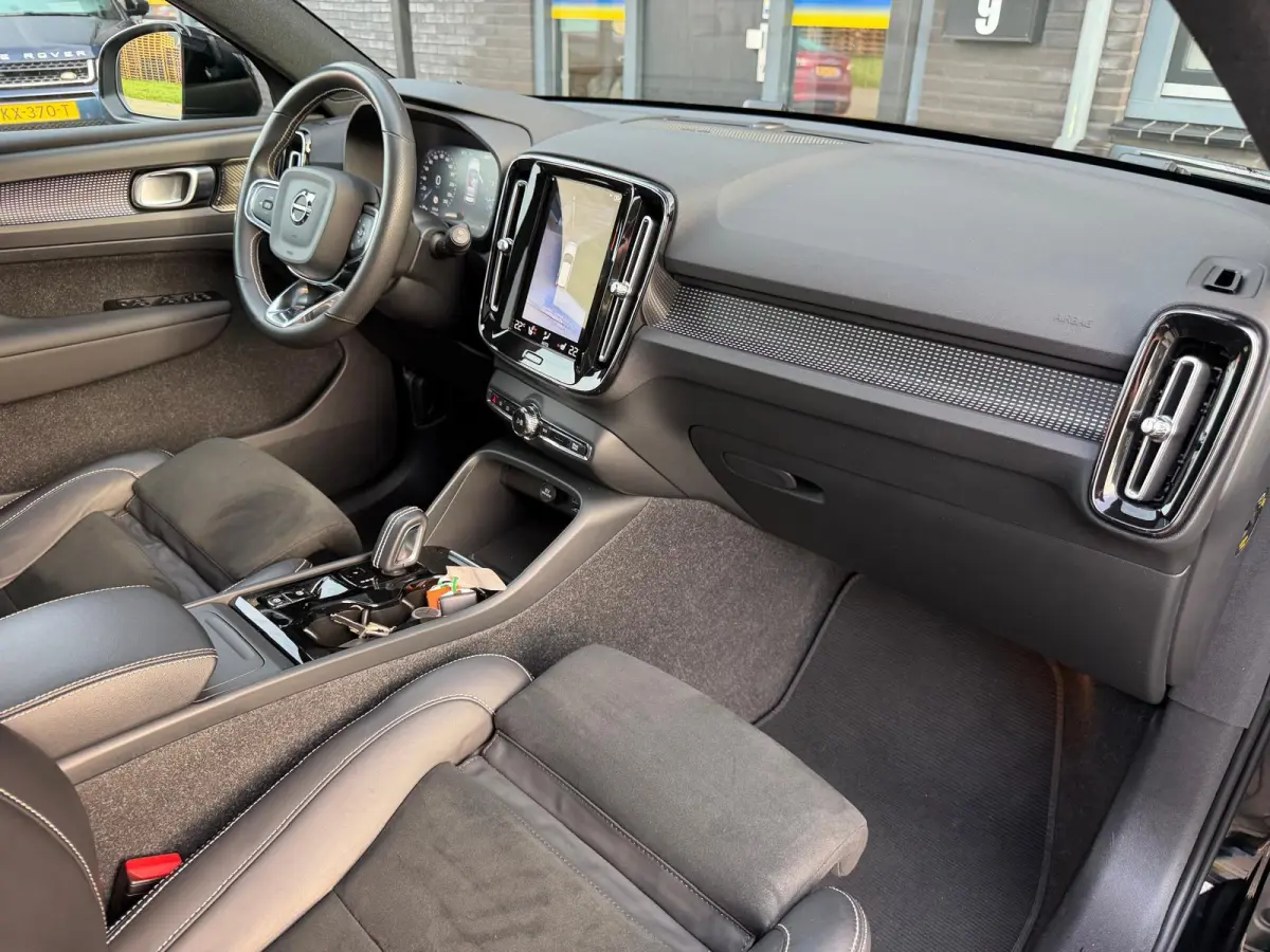 1.5 T2 R-Design | 1E EIGENAAR | 3/6/12MND GARANTIE | AUTOMAAT | PANO | LED | DAB | CRUISE | CARPLAY | STOELVERWM | BLIS | HARMAN KARDON |