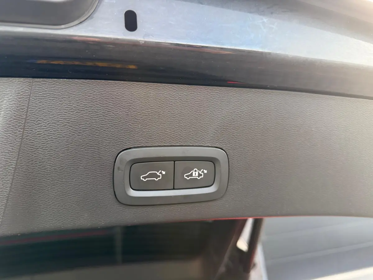 1.5 T2 R-Design | 1E EIGENAAR | 3/6/12MND GARANTIE | AUTOMAAT | PANO | LED | DAB | CRUISE | CARPLAY | STOELVERWM | BLIS | HARMAN KARDON |