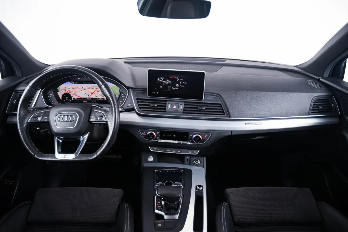 55 TFSI e quattro Competition Panoramadak - Akoestisch glas - Audi soundsystem - Head up - Stoelverwarming - Assistentiepakket 'City en Parking' - Cruise Control - Parkeerassistent -