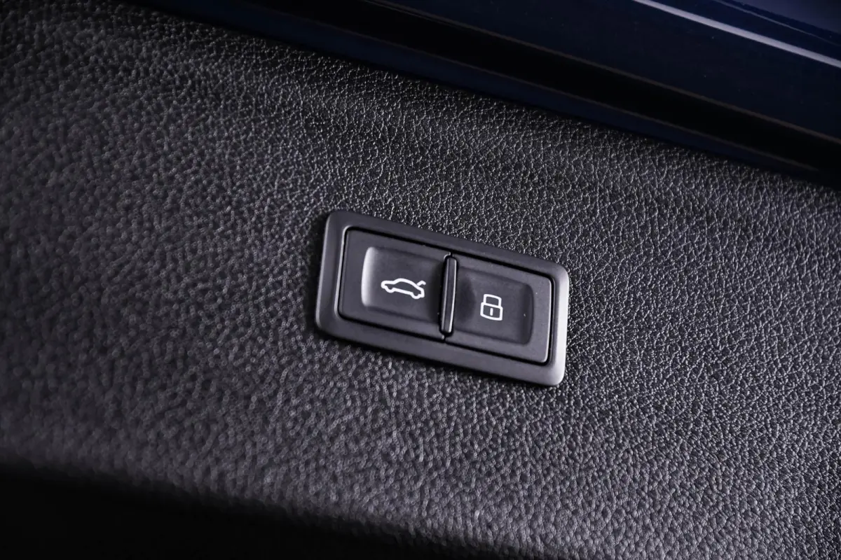55 TFSI e quattro Competition Panoramadak - Akoestisch glas - Audi soundsystem - Head up - Stoelverwarming - Assistentiepakket 'City en Parking' - Cruise Control - Parkeerassistent -